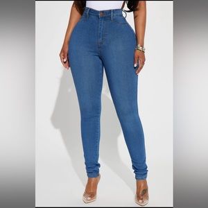 Size 13 Fashion Nova skinny jeans
